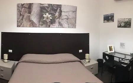 Oda ve Kahvaltı Rosaly 4*