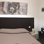 فندق مبيت وإفطار Rosaly 4*