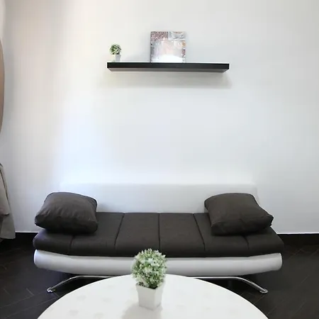 Alojamento de Acomodação e Pequeno-almoço Rosaly 4*