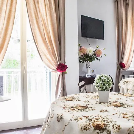 Bed & Breakfast Rosaly 4*